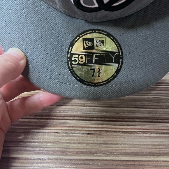 New Era Gray Baseball Cap with W Logo - Picture 2 of 2